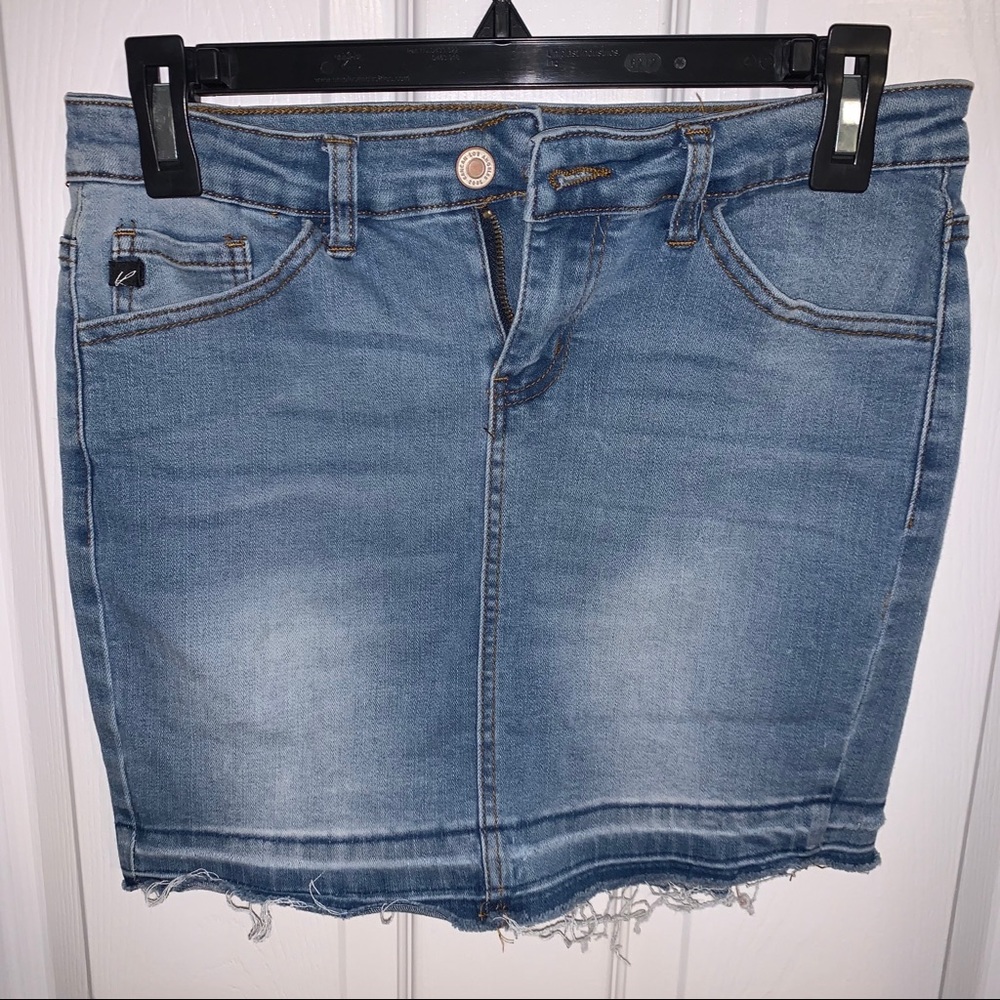 Plain Jean skirt with detail at the bottom